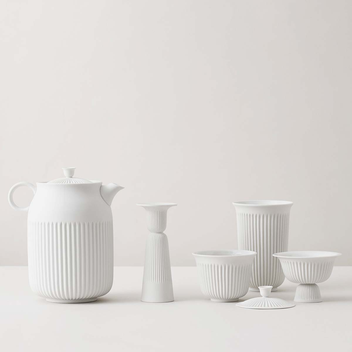 Tsè Tekop med fod 10 cl hvid porcelæn* Tsè Tekop med fod 10 cl hvid porcelæn*