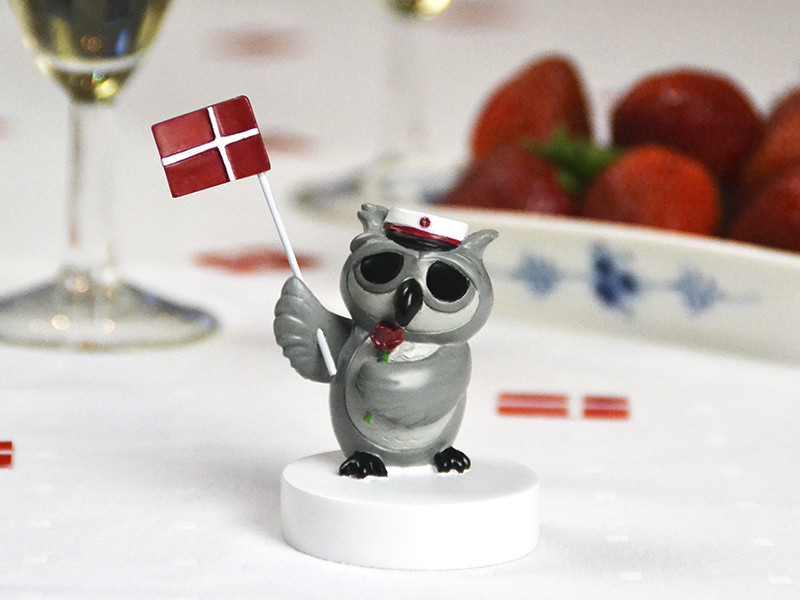 Bordflag, ugle med rød rose Bordflag, ugle med rød rose