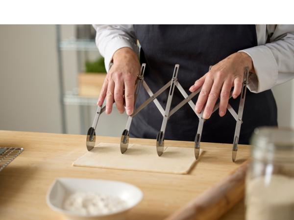 Blomsterbergs Dejspore med 5 hjul Stål Blomsterbergs Dejspore med 5 hjul Stål