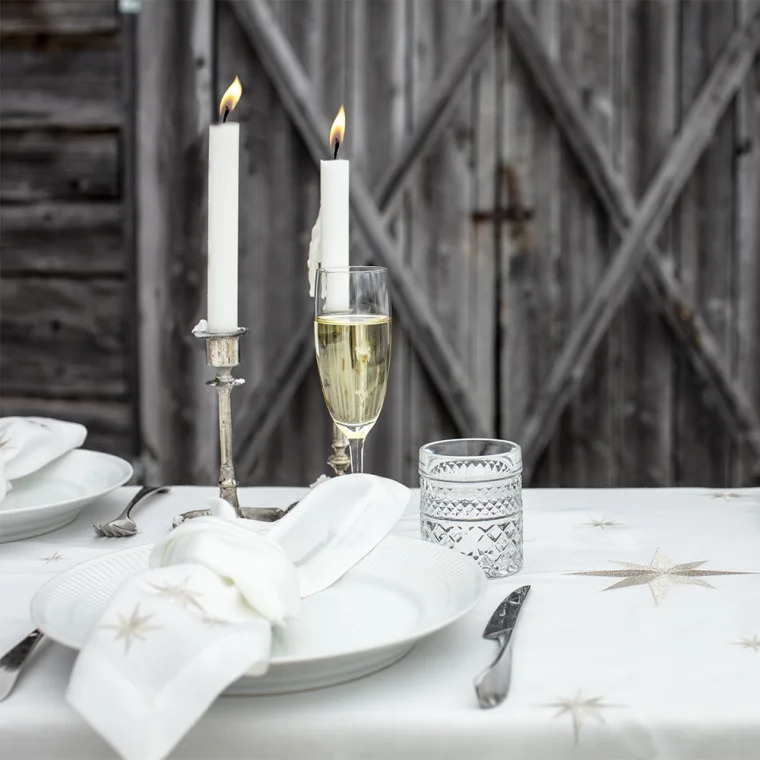 Langkilde & Søn Sølvstjernedug - 140 x 240 cm Langkilde & Søn Sølvstjernedug - 140 x 240 cm