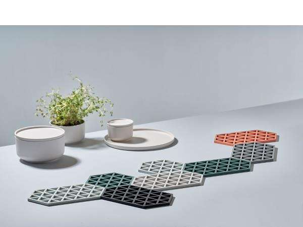 Zone Triangles Bordskåner 24 x 14 x 0,9 cm Sort Zone Triangles Bordskåner 24 x 14 x 0,9 cm Sort