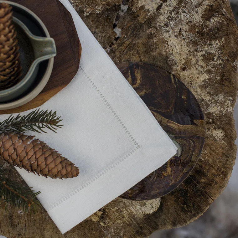 Langkilde & Søn 6 stk Hvide servietter i stof med hulsøm 50 x 50 cm Langkilde & Søn 6 stk Hvide servietter i stof med hulsøm 50 x 50 cm