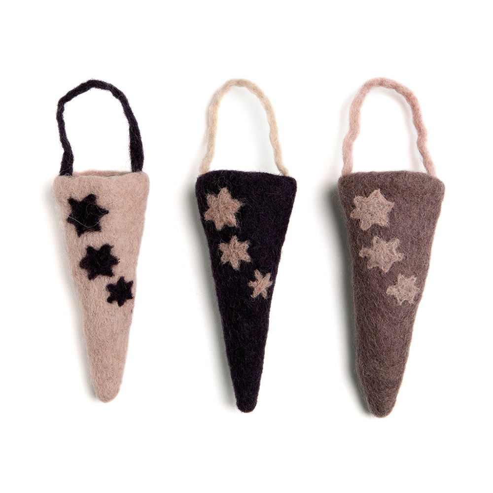 Cornets w/ stars, set of 3 pcs. Cornets w/ stars, set of 3 pcs.
