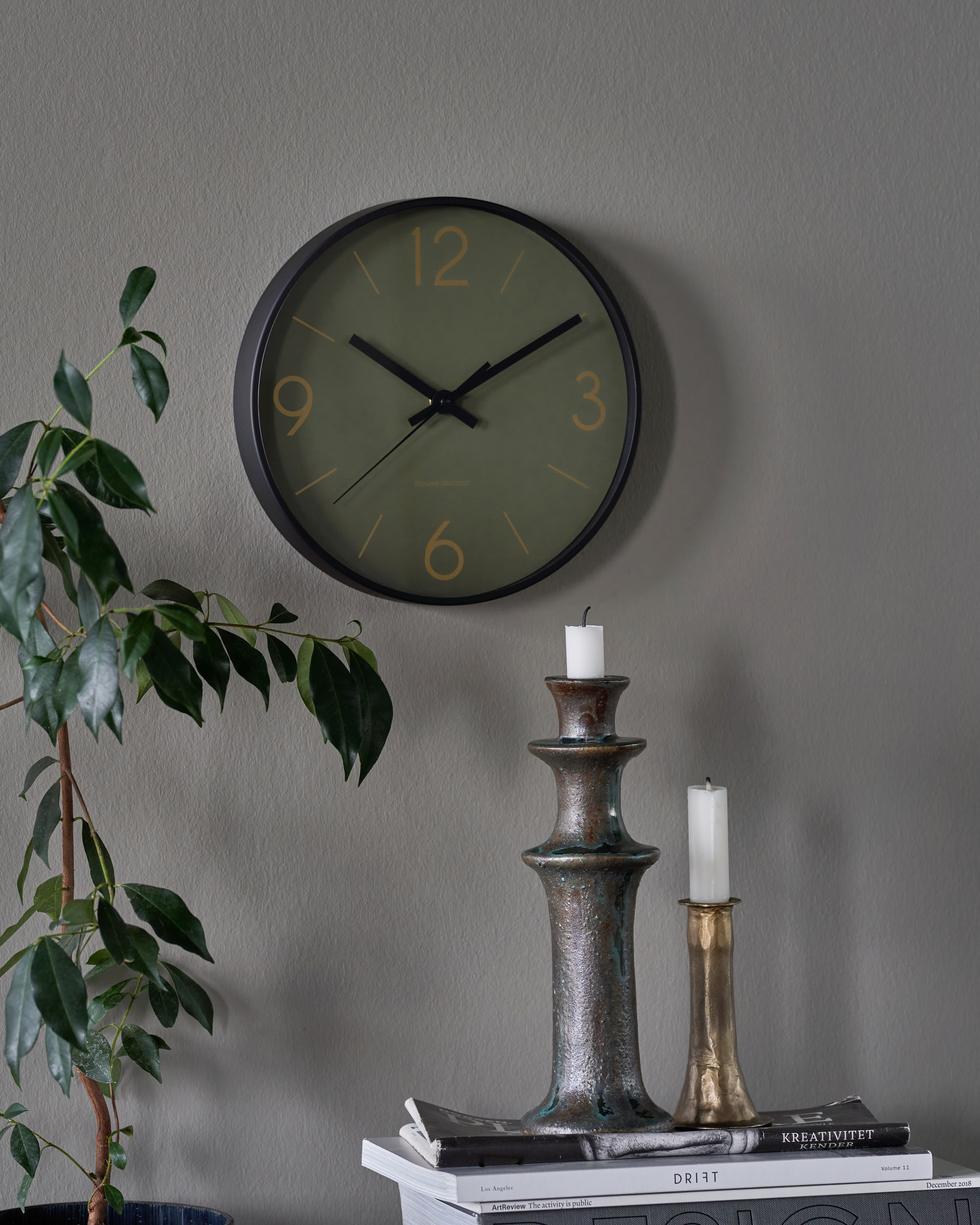 Vægur, Time, Mørkegrøn