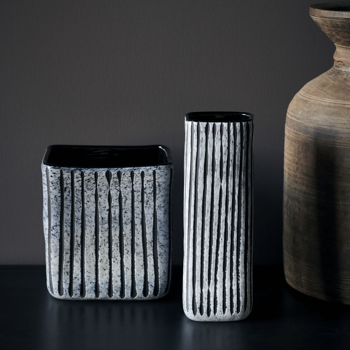 Surat vase, H 7 cm, sort*