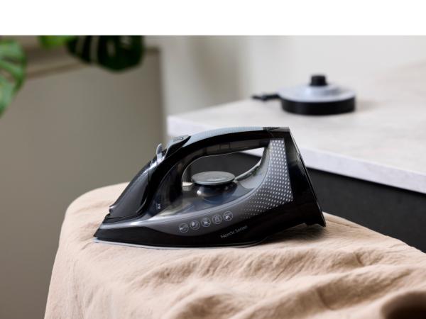Nordic Sense Ledningsfrit dampstrygejern 2400 watt Sort/Grå