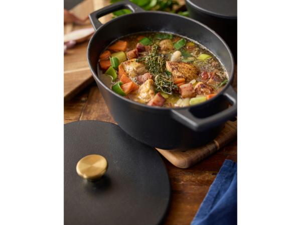 HOLM Støbejernsgryde oval 28,5 x 21 x 10,8 cm 3,8 liter Sort HOLM Støbejernsgryde oval 28,5 x 21 x 10,8 cm 3,8 liter Sort