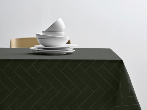 Södahl Tiles Damask Dug 140 x 320 cm Forest Green*