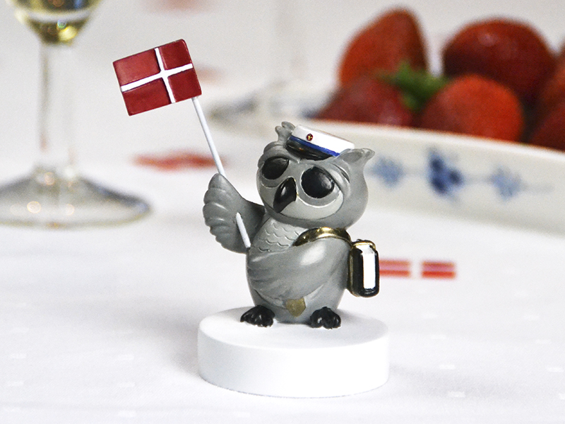 Ugle med bog og flag, blå Ugle med bog og flag, blå