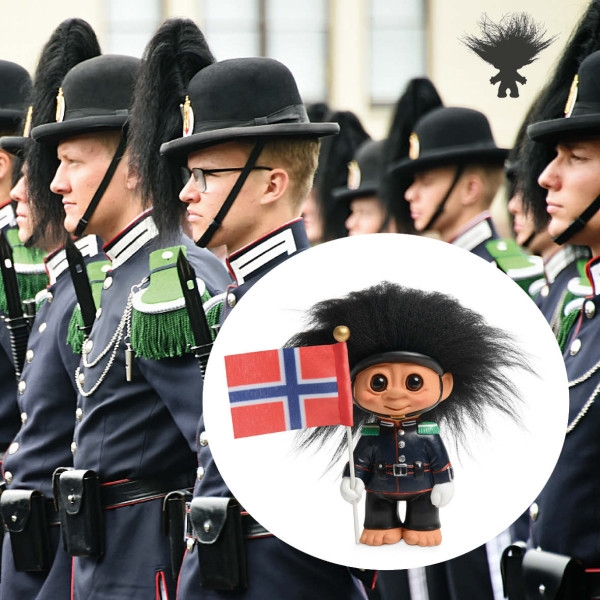 Lykketrold, Norsk Garder med flag Lykketrold, Norsk Garder med flag