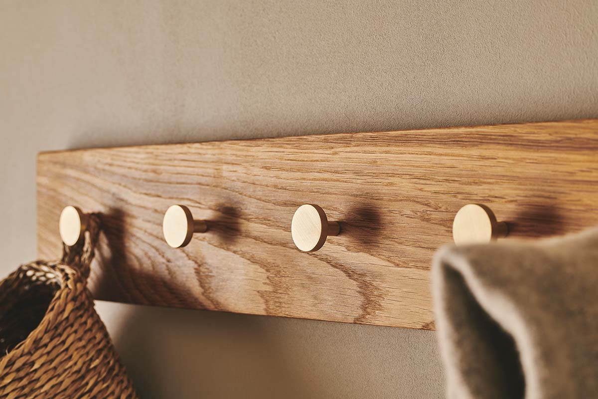 MOUD Home OAK Knagerække Egetræ Med Messing Knager - 50 cm