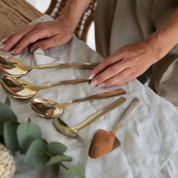 RAW - serveringsbestik 5 dele sæt champagne guldfarvet belægning