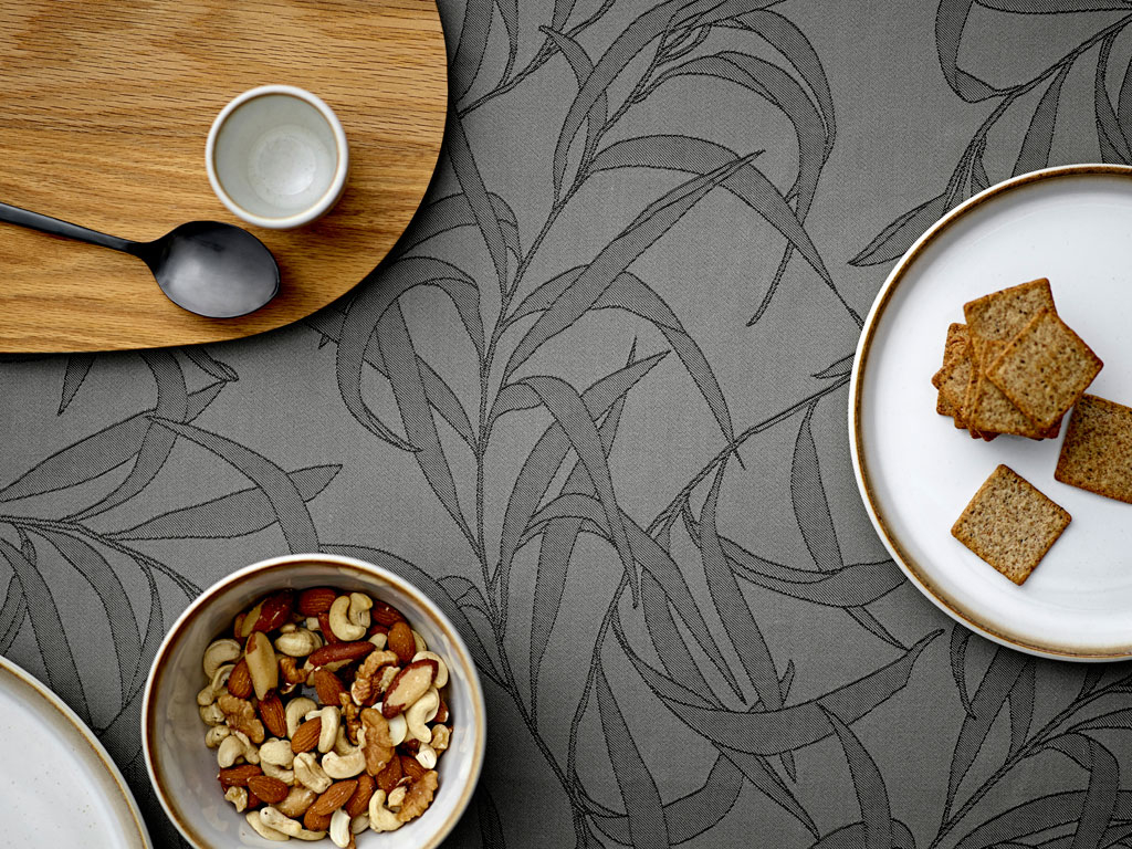 Södahl Dug Breeze damask, Ø160 cm, grey* Södahl Dug Breeze damask, Ø160 cm, grey*