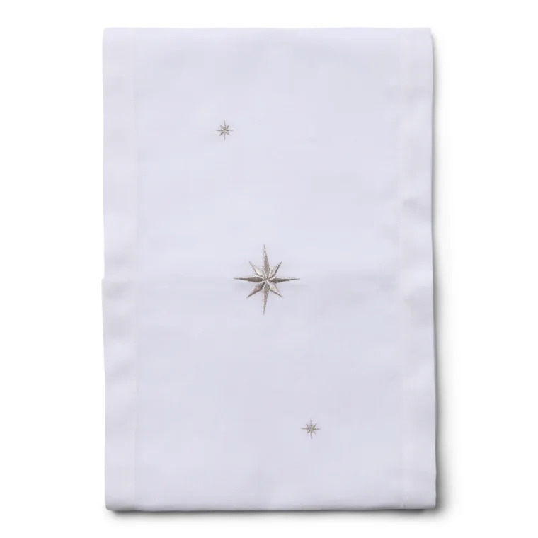 Langkilde & Søn Hvid bordløber med broderede sølvstjerner Langkilde & Søn Hvid bordløber med broderede sølvstjerner