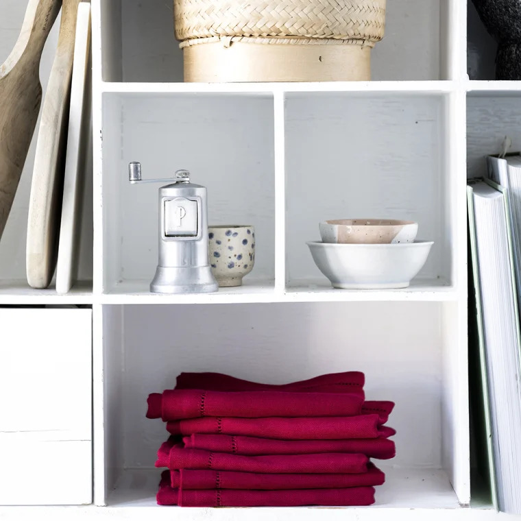 Langkilde & Søn 6 stk Røde servietter med hulsøm Langkilde & Søn 6 stk Røde servietter med hulsøm