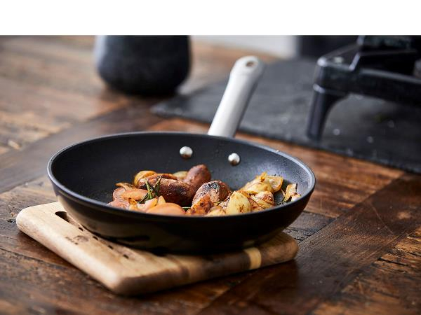 HOLM Bordskåner 18 x 18 cm Akacietræ HOLM Bordskåner 18 x 18 cm Akacietræ