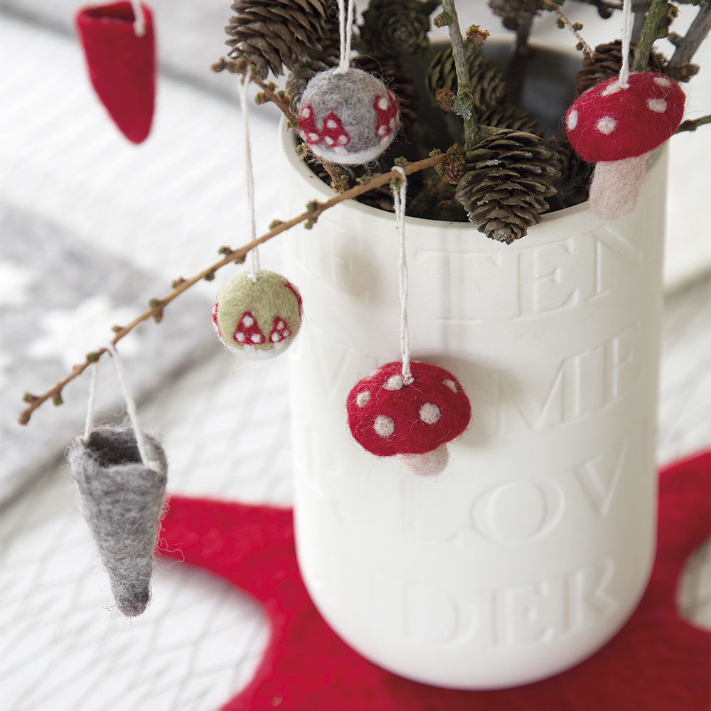 Mini X-mas cornets, set of 6 pcs. Mini X-mas cornets, set of 6 pcs.