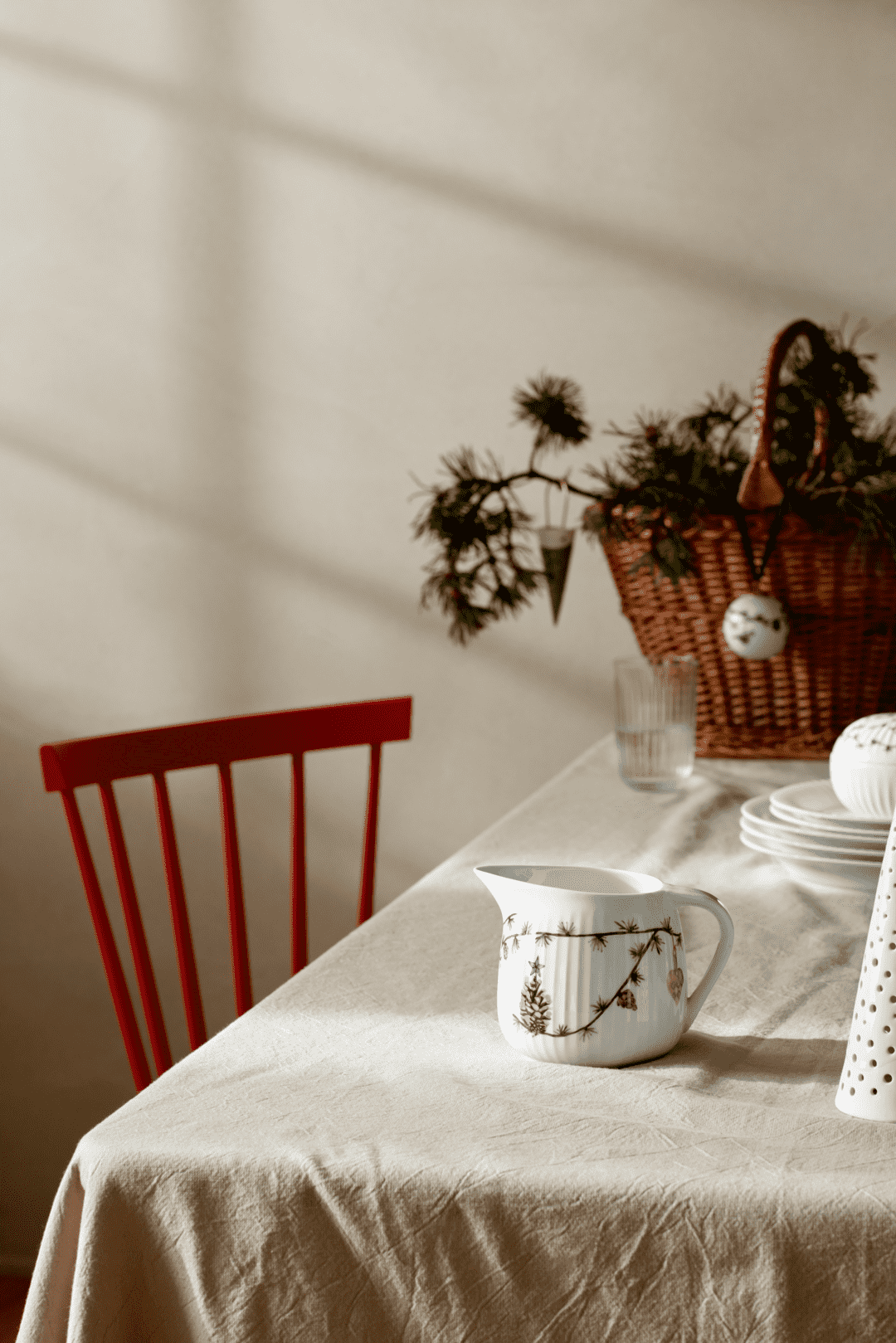 Kähler Hammershøi Christmas Saucekande 66 cl hvid m. deko Kähler Hammershøi Christmas Saucekande 66 cl hvid m. deko