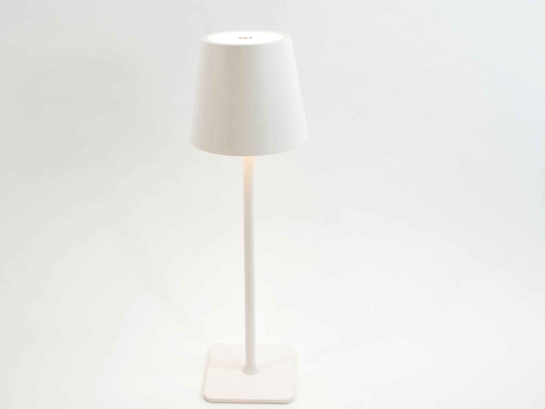 LED Batteri Lampe, IP54, USB-Ladekabel, 10x10x38cm, Hvid