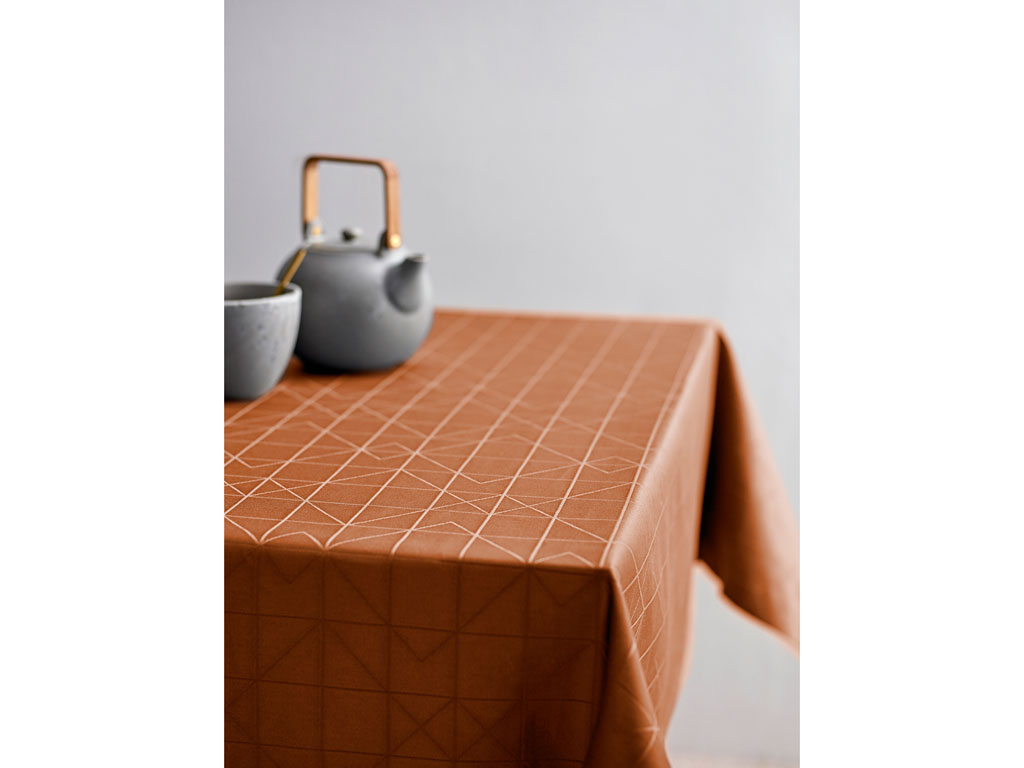 Södahl Refined Dug, 140 x 370 cm, damask clay* Södahl Refined Dug, 140 x 370 cm, damask clay*