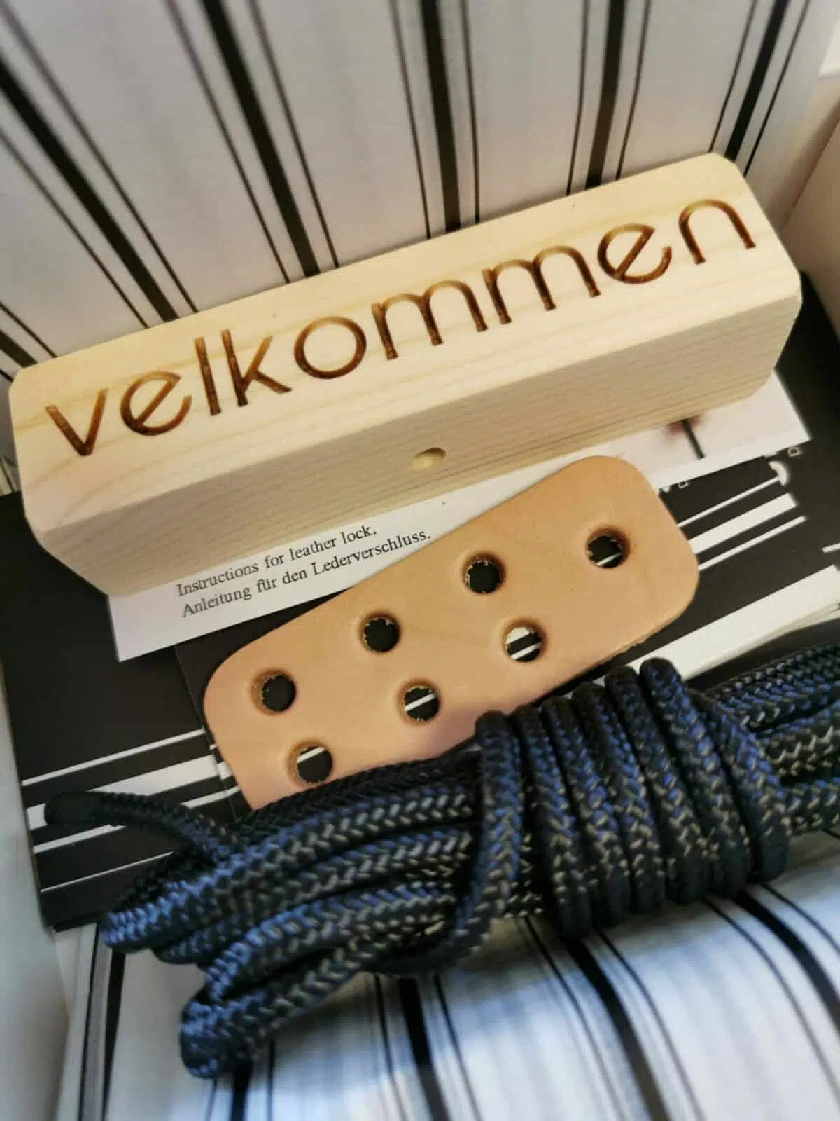 Snoren Startsæt, Velkommen klods, sort snor