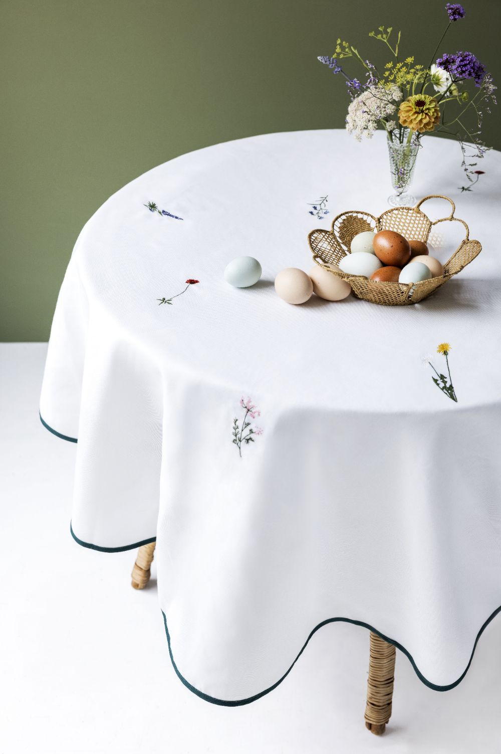 Langkilde & Søn Rund Floradug med vilde blomster Ø140 cm Langkilde & Søn Rund Floradug med vilde blomster Ø140 cm