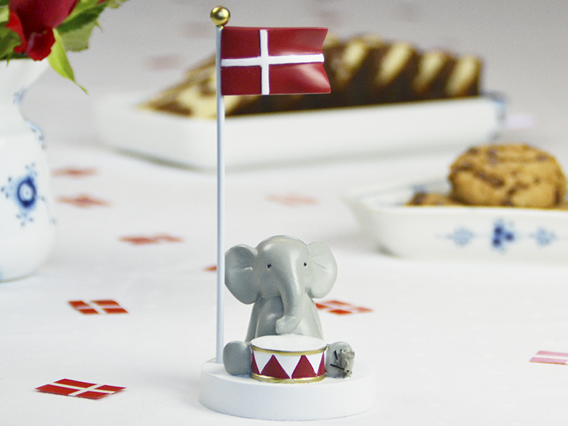 Bordflag, elefant med tromme