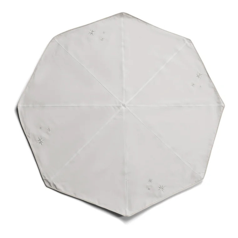 Langkilde & Søn Juletræstæppe med broderede sølvstjerner Ø170 cm Langkilde & Søn Juletræstæppe med broderede sølvstjerner Ø170 cm