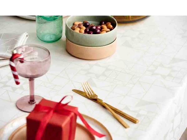 Södahl Star Damask Dug 140 x 270 cm Beige Södahl Star Damask Dug 140 x 270 cm Beige