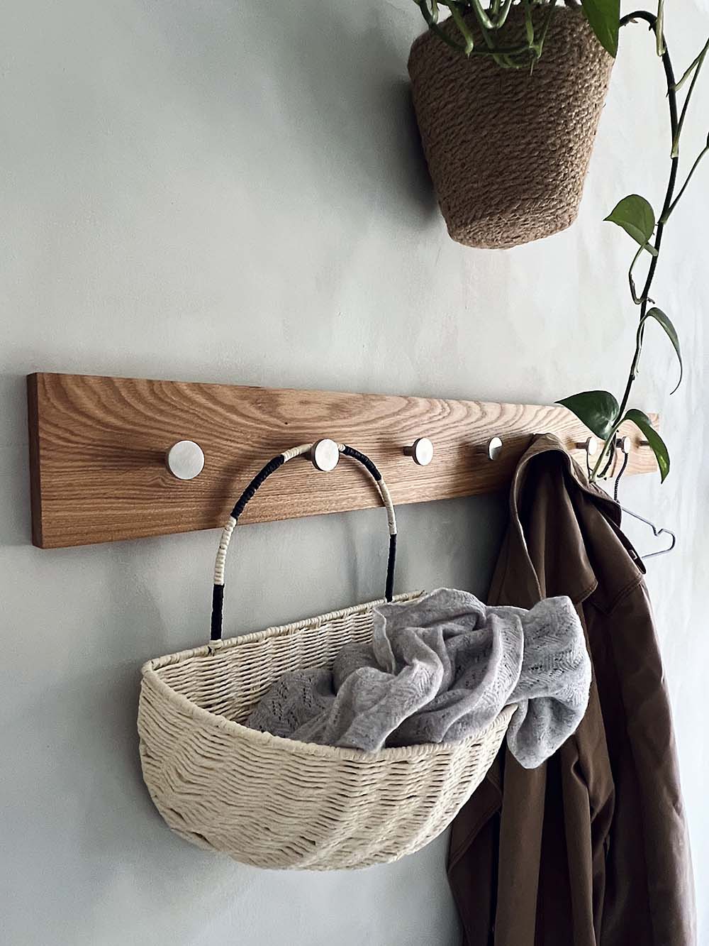 MOUD Home OAK Knagerække Egetræ Med Stål Knager - 100 cm