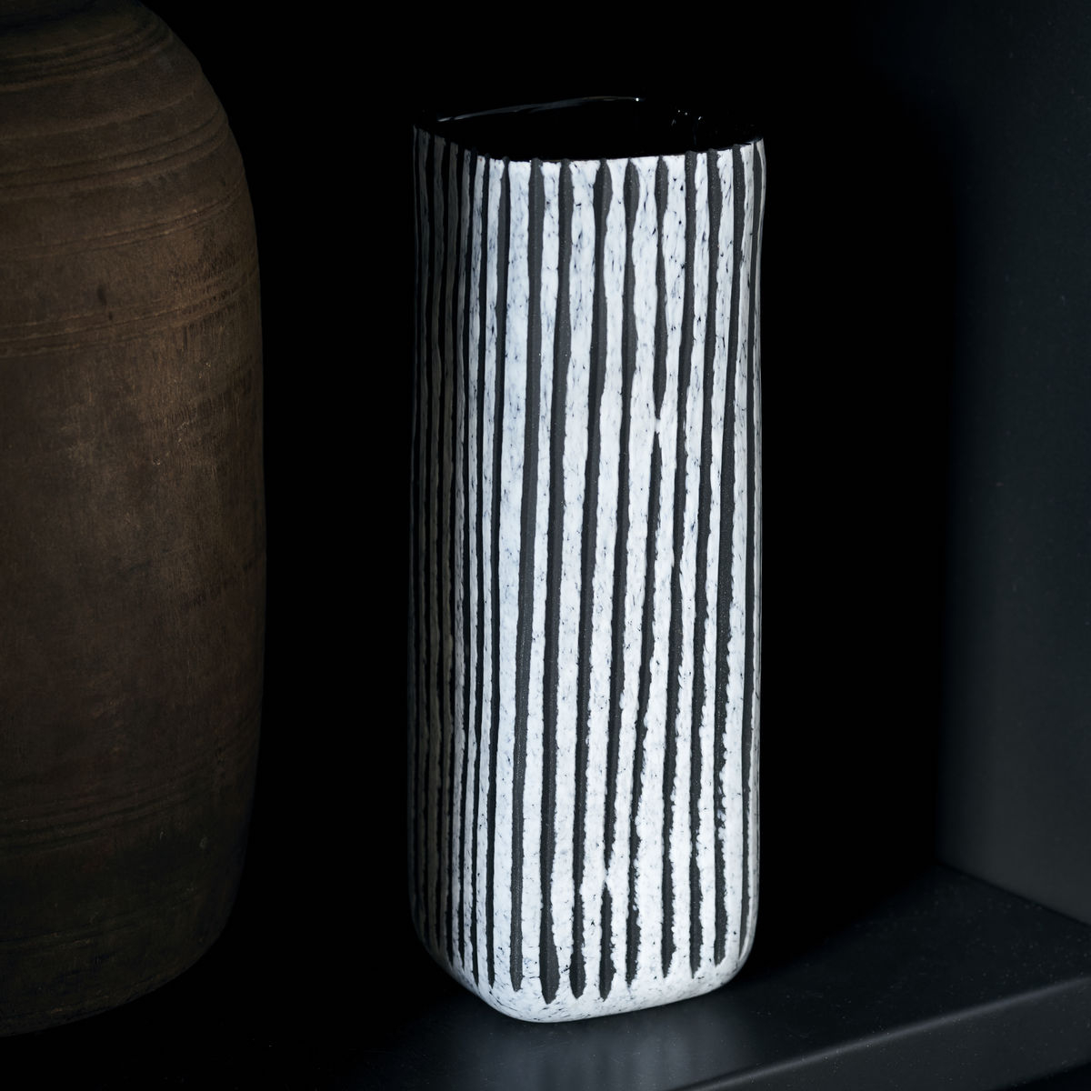 Surat vase, H 7 cm, sort*