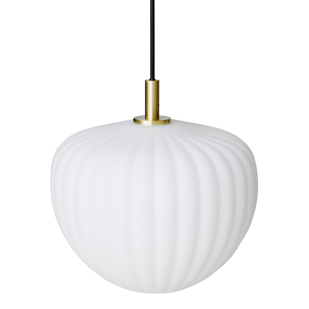 MOUD Home MOMA pendel – opal glas og børstet messing