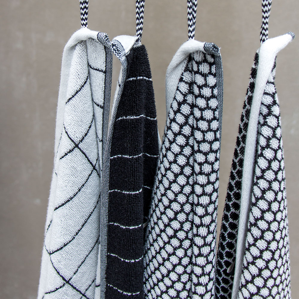 Tile Stone, towel, 50 x 100 cm, black/off white Tile Stone, towel, 50 x 100 cm, black/off white