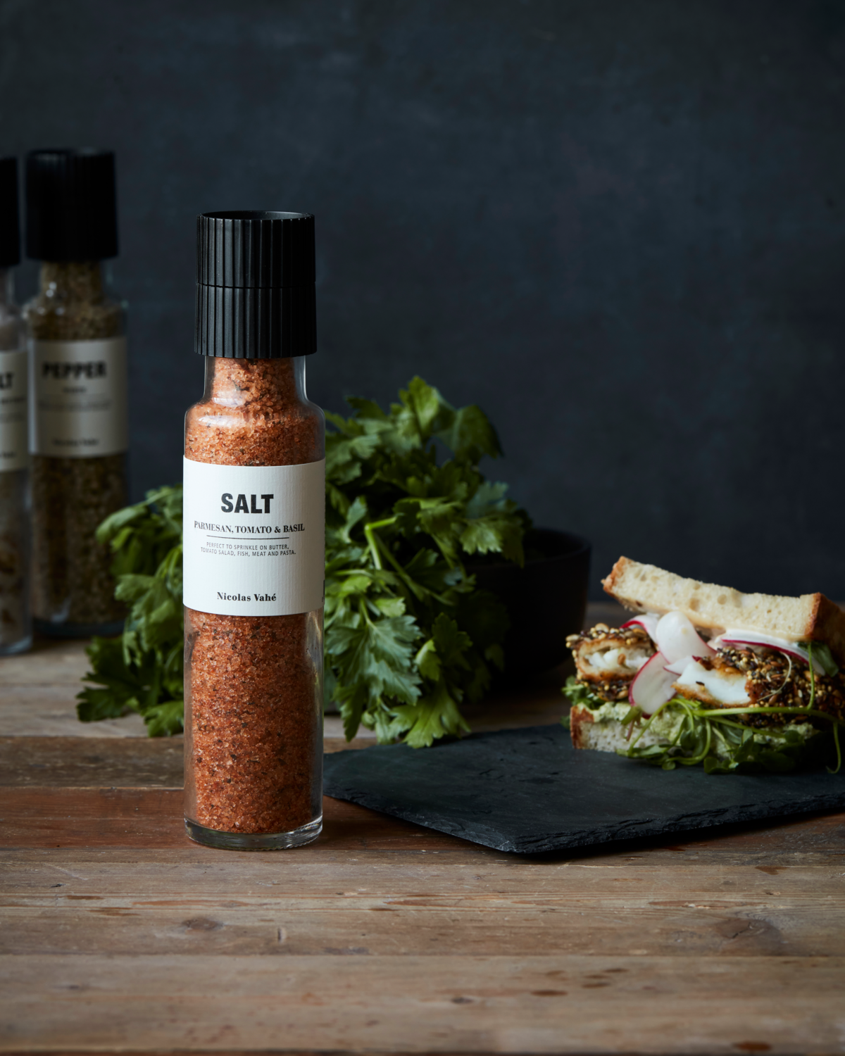 Nicolas Vahé Salt, Parmesan, tomat og basilikum