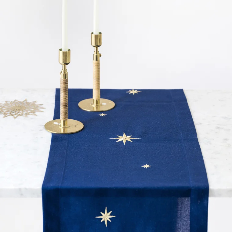 Langkilde & Søn Blå bordløber med guldstjerner, 30x175cm Langkilde & Søn Blå bordløber med guldstjerner, 30x175cm