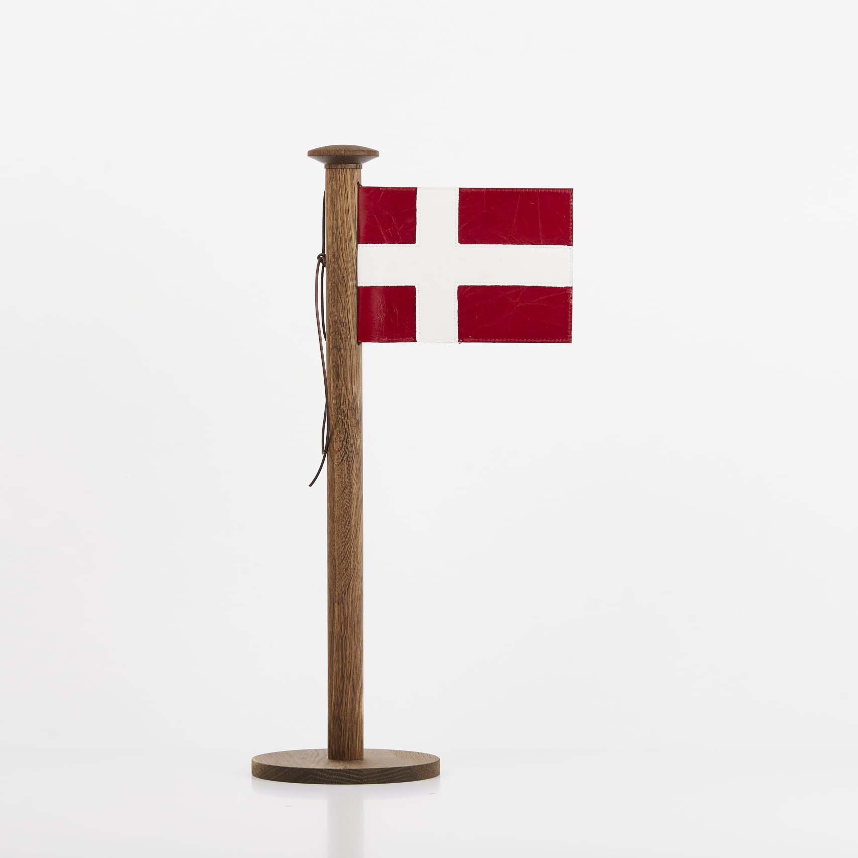 Bordflag, røget eg, stor, 48 cm