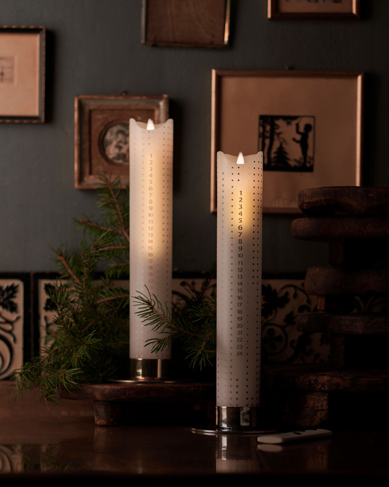 Sara Kalenderlys, H 29cm, guld dots inkl. fjernbetjening* Sara Kalenderlys, H 29cm, guld dots inkl. fjernbetjening*