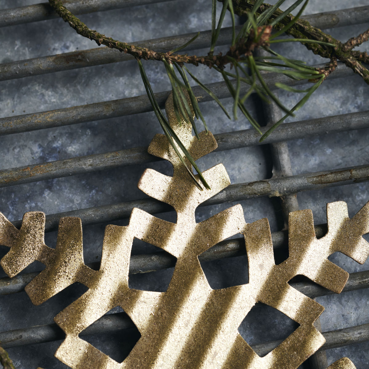 Tin plate snowflake, Guld*