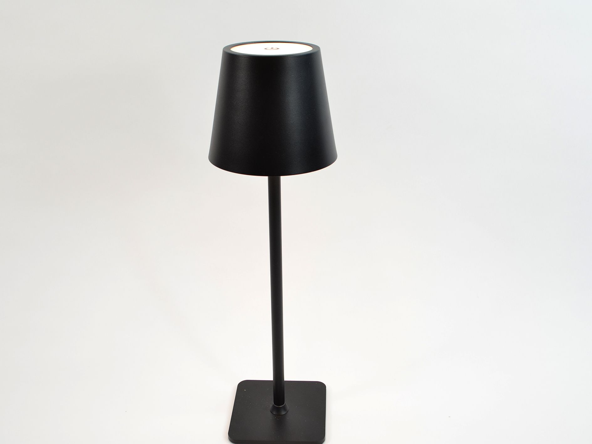 LED Batteri Lampe, IP54, USB-Ladekabel, 10x10x38cm, Sort