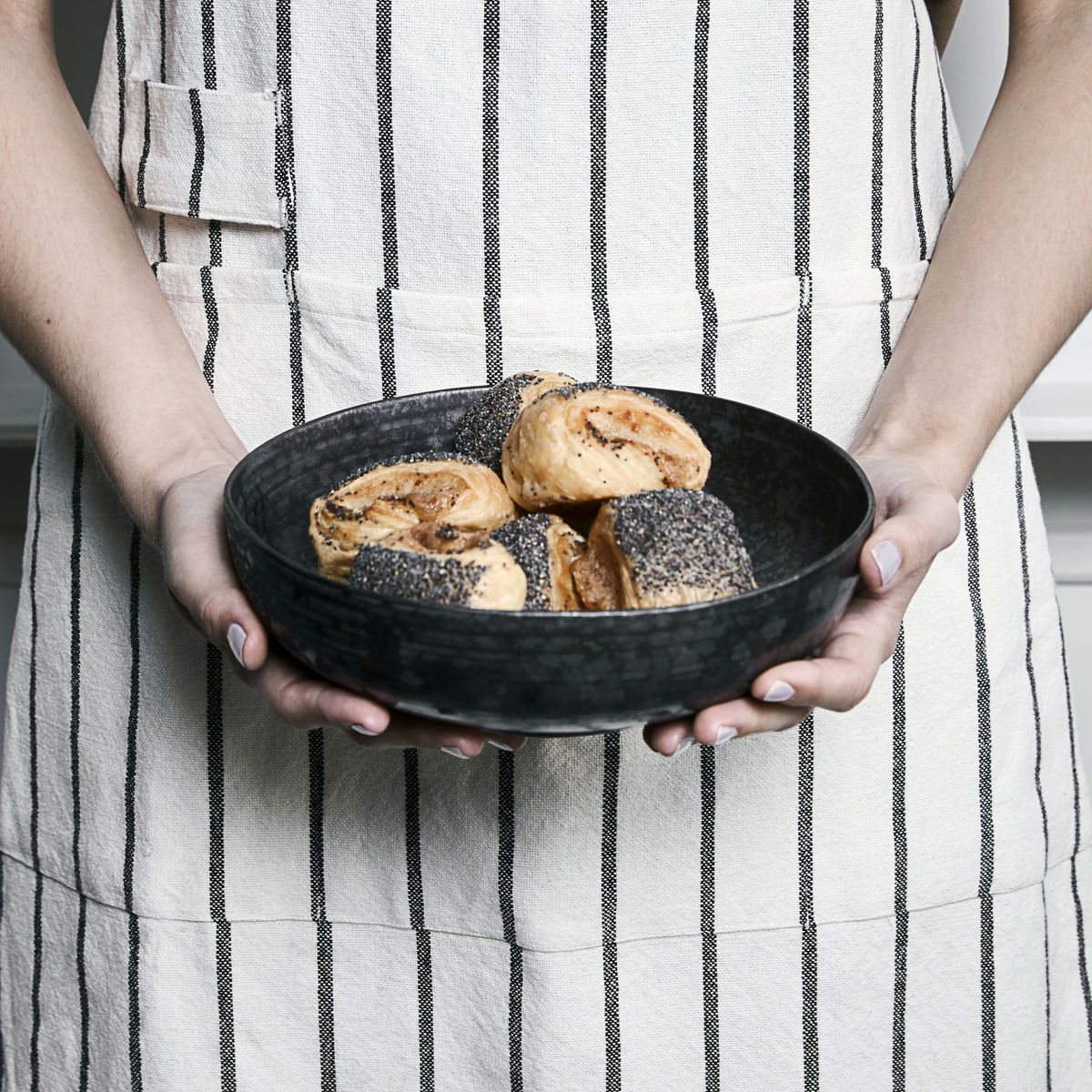 Forklæde, Dry, hvid m. sorte striber* Forklæde, Dry, hvid m. sorte striber*