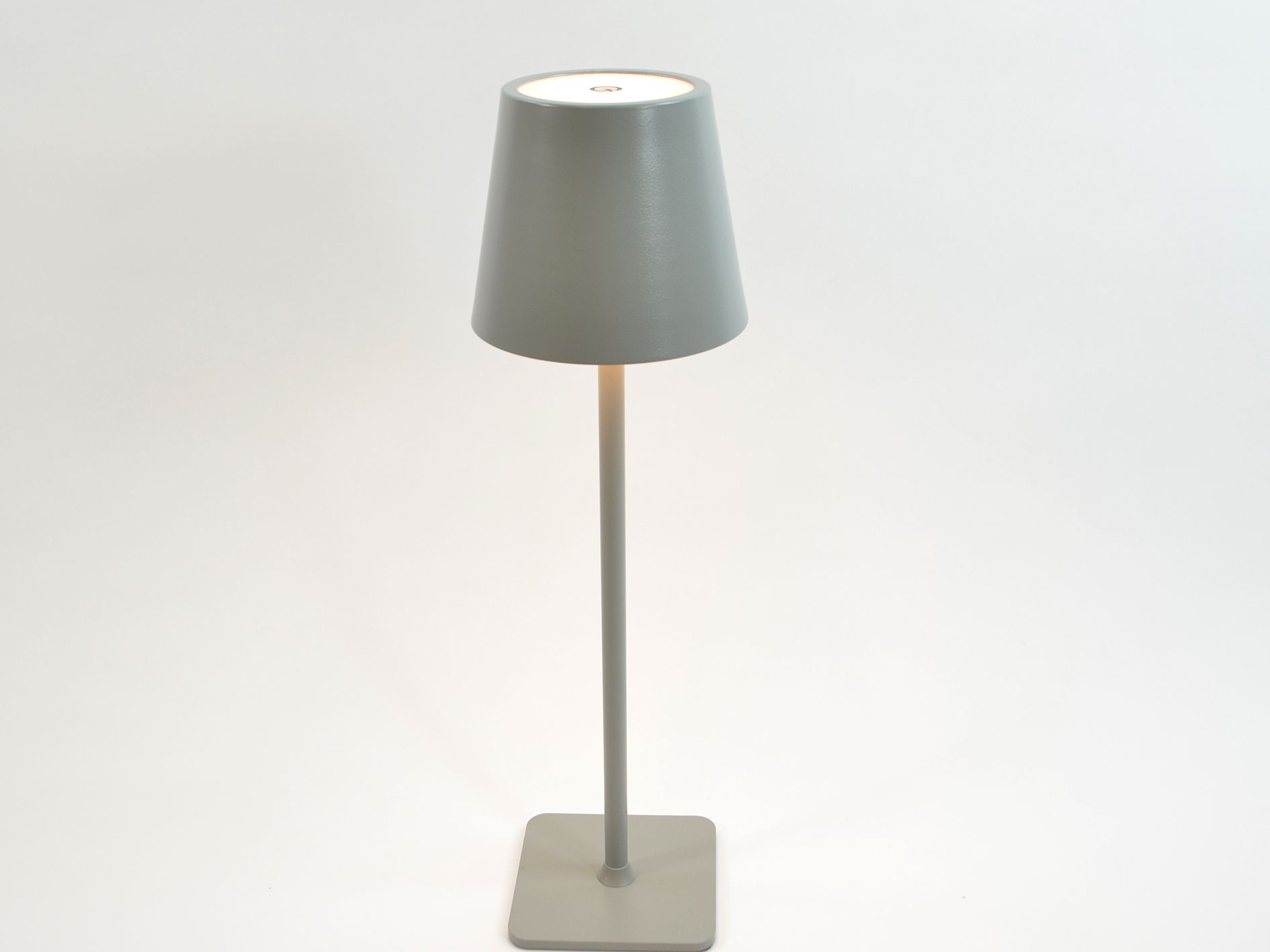 LED Batteri Lampe, IP54, USB-Ladekabel, 10x10x38cm, Grå