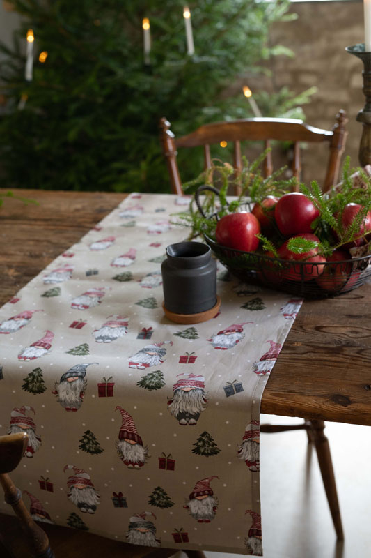 Nils Julebordløber, rød, 45x150 cm* Nils Julebordløber, rød, 45x150 cm*