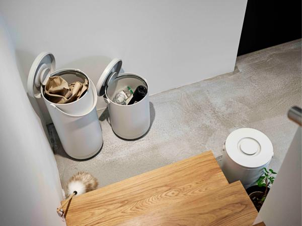 Zone Circular Affaldsspand Dia 31,5 x 65,5 cm 35 liter Varm Grå Zone Circular Affaldsspand Dia 31,5 x 65,5 cm 35 liter Varm Grå